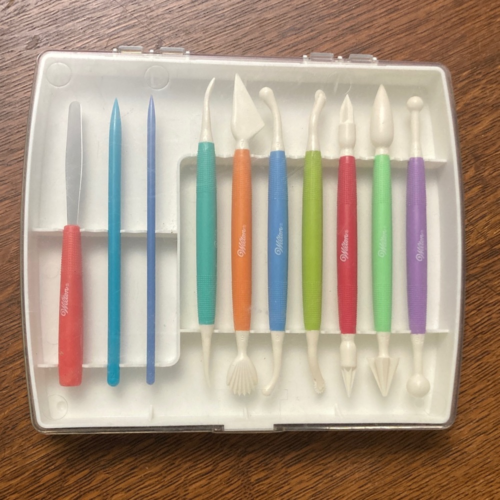 Wilton Decorating Baking Fondant 10 pc Tool Kit